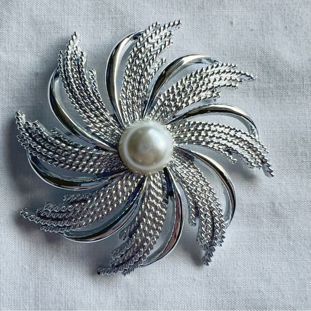 Vintage Sarah Coventry Silvery Sunburst Brooch 1969 Faux Pearl Pin